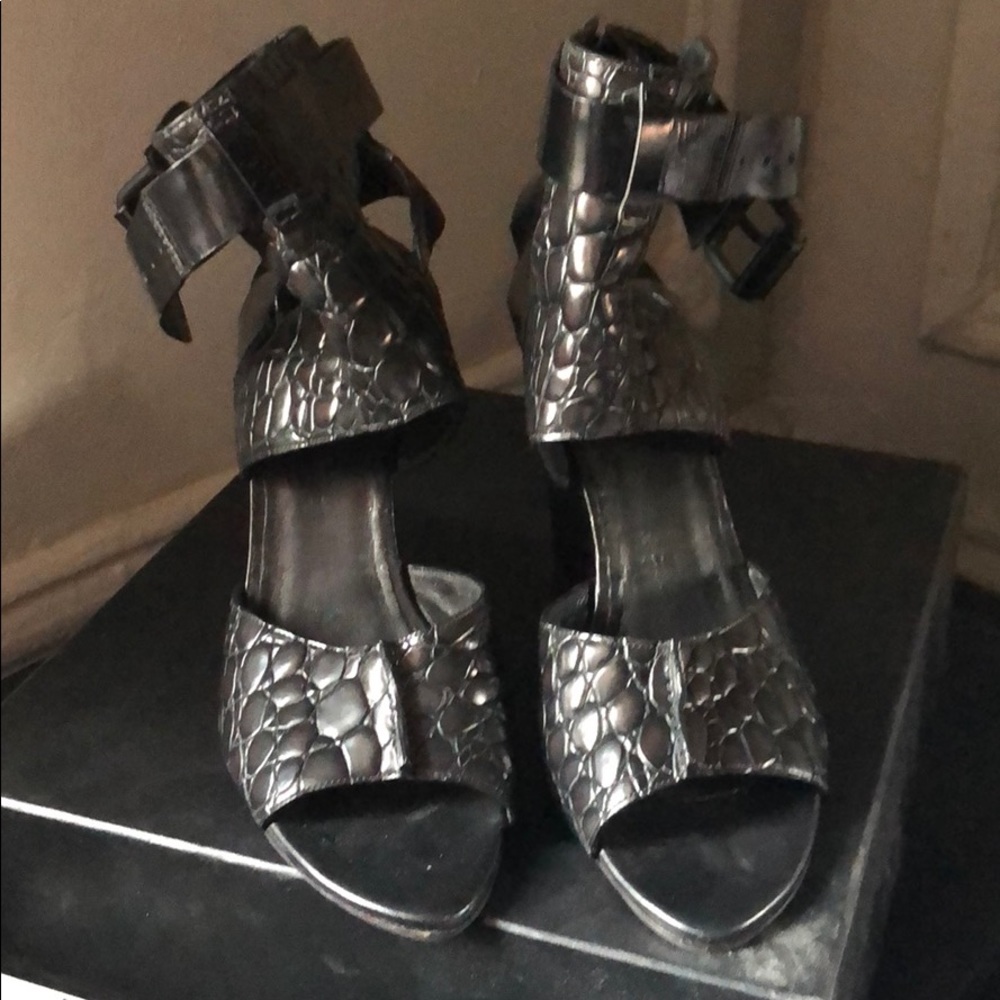 Shoes - Picture 2 of 4